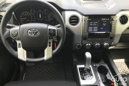 L'intérieur du Toyota Tundra CrewMax SR5 2021